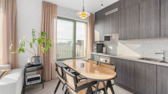 Leo J. Krynlaan - 27 - 202 - 2050