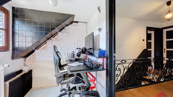 Place Félix Moinil - 269 - - 5300