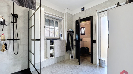 Place Félix Moinil - 269 - - 5300