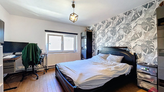 Place Félix Moinil - 269 - - 5300