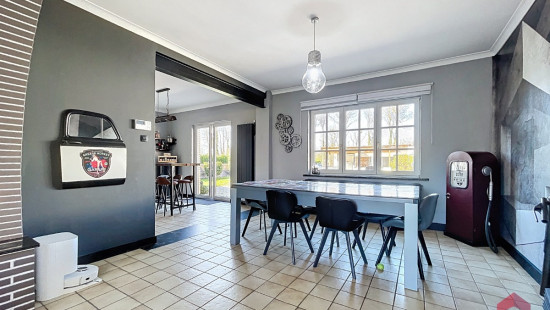 Place Félix Moinil - 269 - - 5300