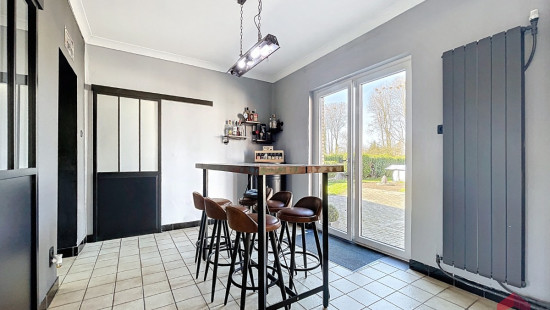 Place Félix Moinil - 269 - - 5300