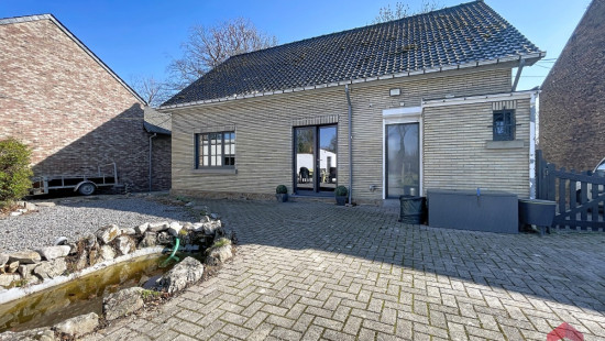 Place Félix Moinil - 269 - - 5300