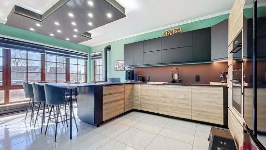 Place Félix Moinil - 269 - - 5300