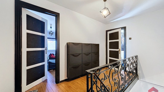 Place Félix Moinil - 269 - - 5300