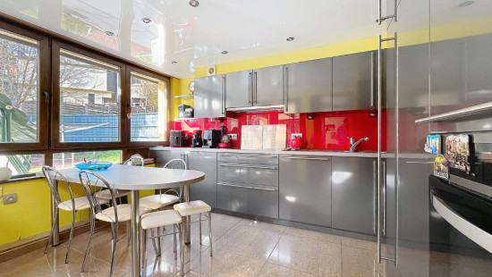 Rue Bairoua - 93 - - 4000