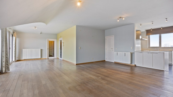 Markt - 54 - F - 2440