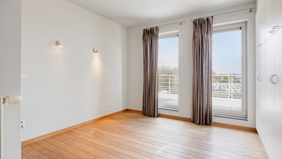 Markt - 54 - F - 2440