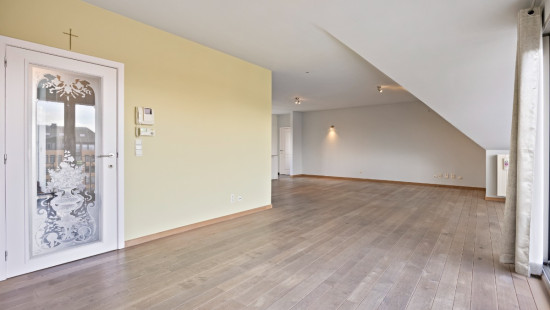 Markt - 54 - F - 2440