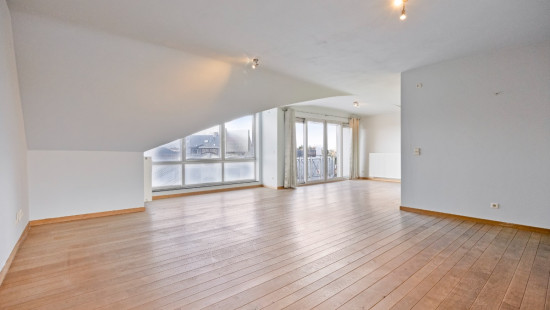 Markt - 54 - F - 2440