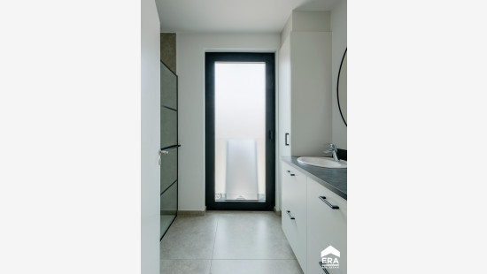 Leopoldlaan - 30 - bus 1 - 3900