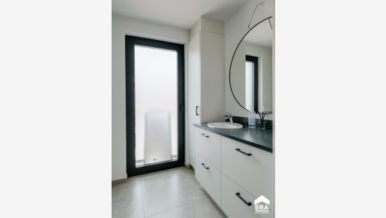 Leopoldlaan - 30 - bus 1 - 3900