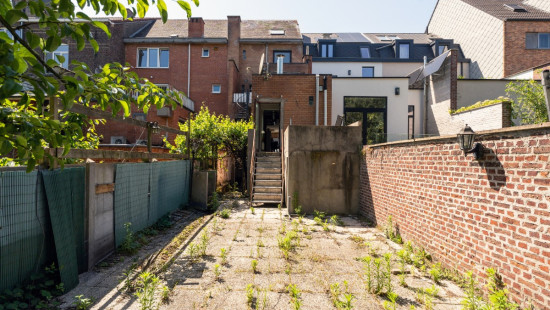 Onze Lieve Vrouwplein - 8 - - 9300