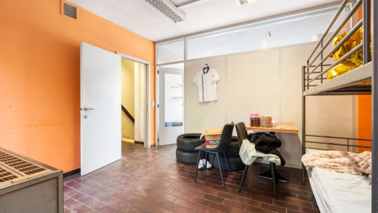 Onze Lieve Vrouwplein - 8 - - 9300