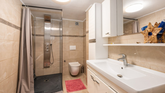 OPBRENGSTEIGENDOM Loystraat + Verbindingsstraat - 88 + 2-2A - - 9220
