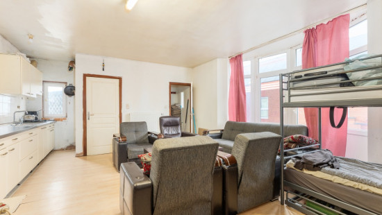 OPBRENGSTEIGENDOM Loystraat + Verbindingsstraat - 88 + 2-2A - - 9220