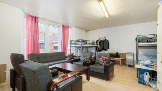 OPBRENGSTEIGENDOM Loystraat + Verbindingsstraat - 88 + 2-2A - - 9220