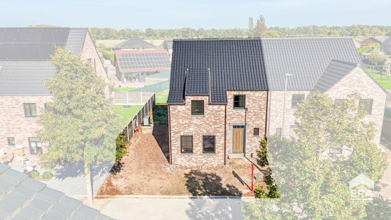 Mgr. Paredisstraat - 15 - - 3960