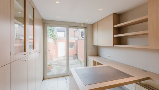Hoogstraat - 9 - - 9960