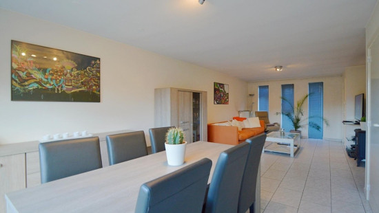 James Wealestraat - 19 - - 8000