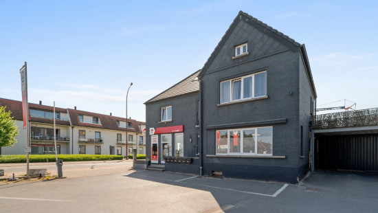 Stationsstraat - 38 - - 9890