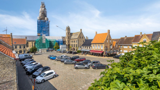 Markt - 17 - B - 8647