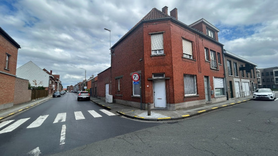 Roeselarestraat - 104 en 102 - bus001+101 - 8560