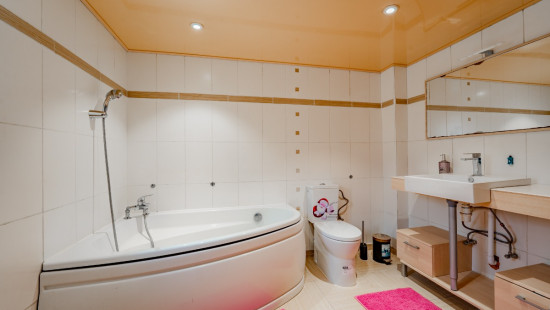 Rue Haute - 32 - - 4100
