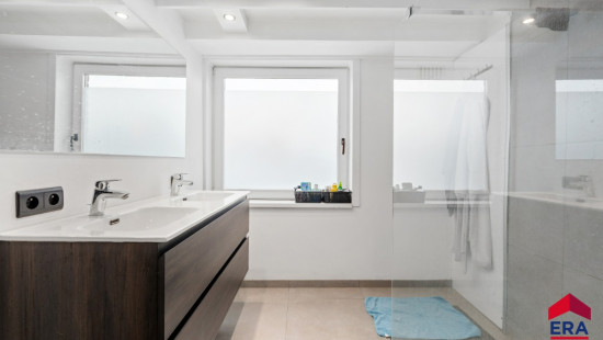 Frezenbergstraat - 104 + 104A - - 8980
