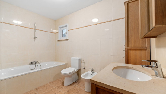 Burgemeester Van Ackerwijk A - 1 - - 9240