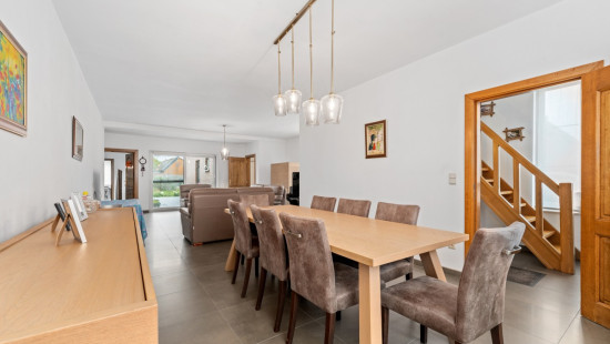 Burgemeester Van Ackerwijk A - 1 - - 9240