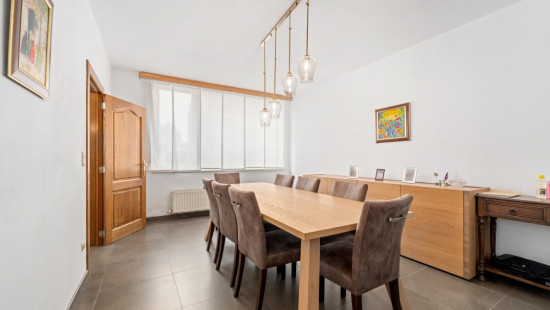 Burgemeester Van Ackerwijk A - 1 - - 9240