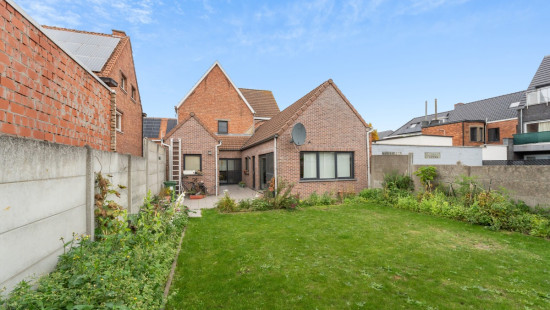 Burgemeester Van Ackerwijk A - 1 - - 9240