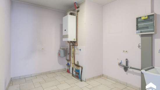 Burgemeester van Lindtstraat - 17 - bus 7 - 3900