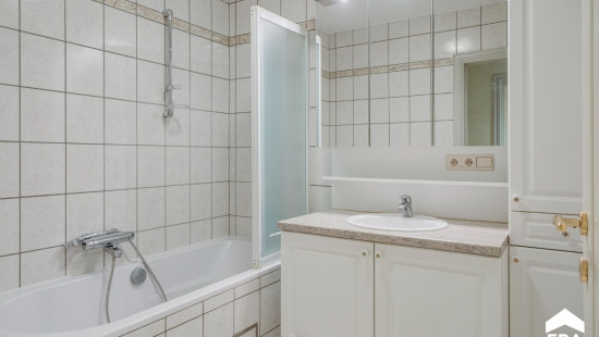 Burgemeester van Lindtstraat - 17 - bus 7 - 3900