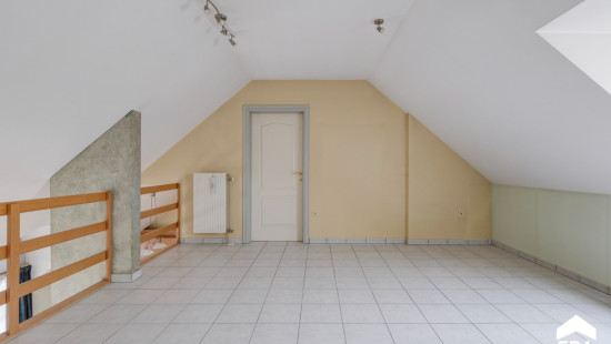 Burgemeester van Lindtstraat - 17 - bus 7 - 3900