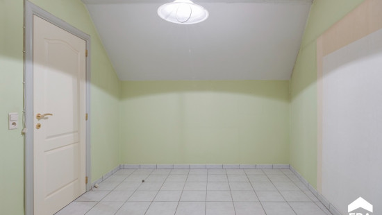 Burgemeester van Lindtstraat - 17 - bus 7 - 3900