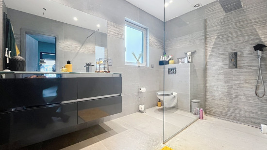 Rue du Centre - 34 - - 4420