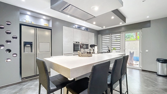 Rue du Centre - 34 - - 4420