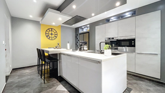 Rue du Centre - 34 - - 4420