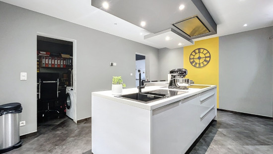 Rue du Centre - 34 - - 4420