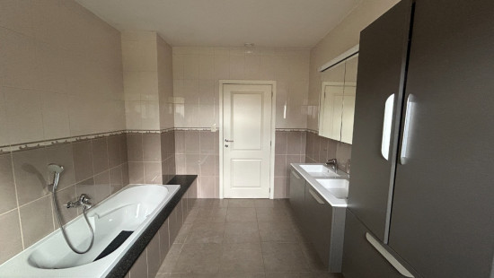 Leopoldlaan - 29 - bus 1 - 3900