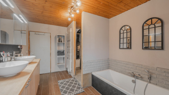 Rue de Namur - 78 - - 5380