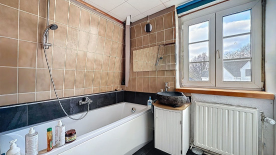 Rue de la Bourse - 89 - - 4470