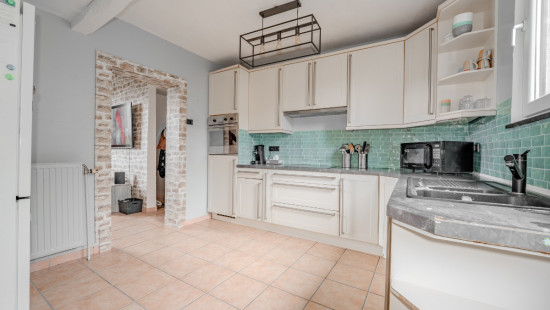 Chaussée de Tongres - 100 - - 4540