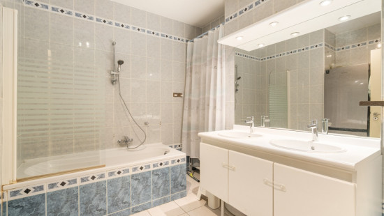 Place Peter Benoit - 15I - 6 - 1120